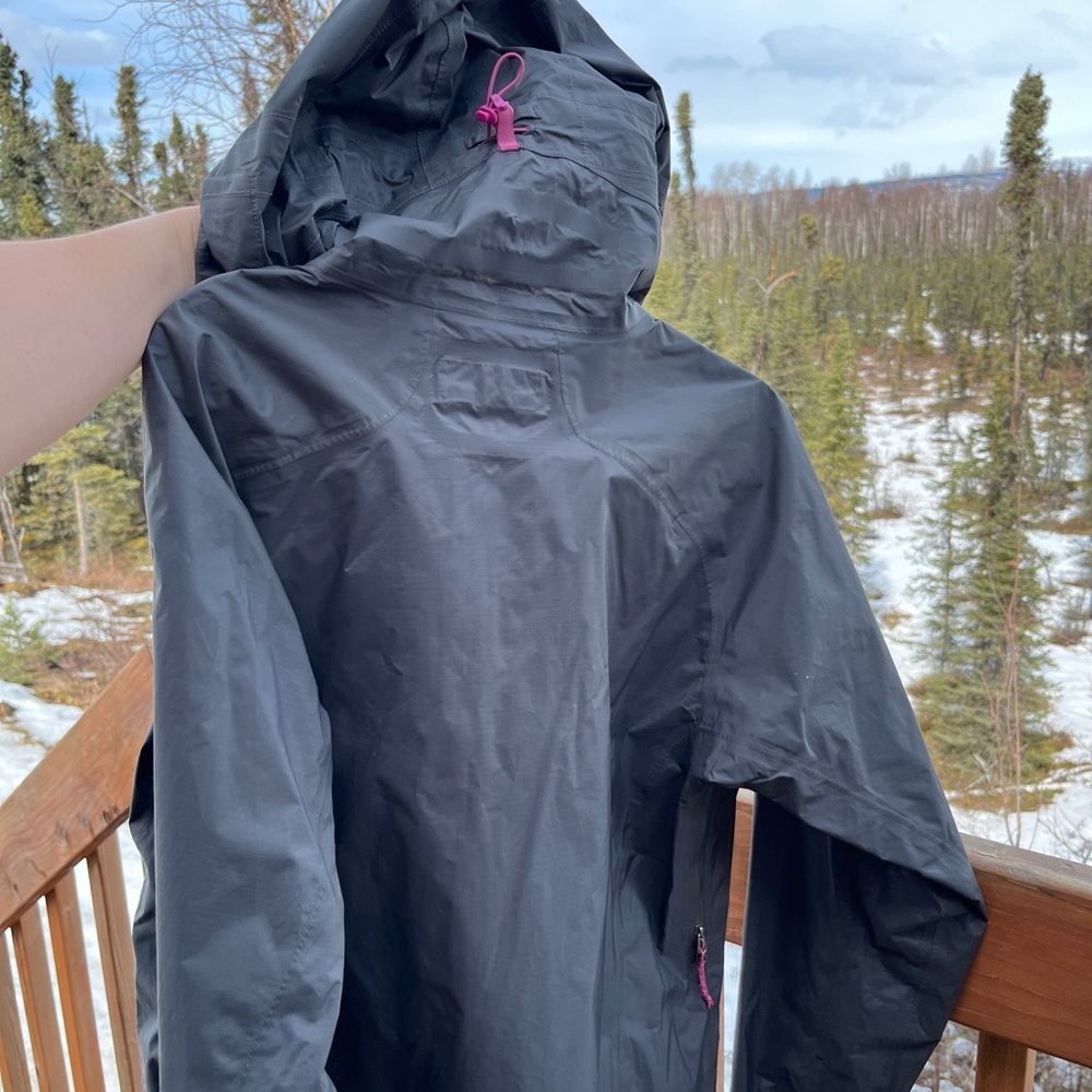 Patagonia Black Rain Jacket with Pink Zipper Details - Picture 3 of 5